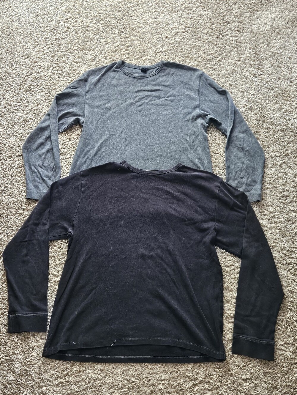 GAP Men's Long Sleeve Crewneck Tees Gray & Black Size XL Set Of 2